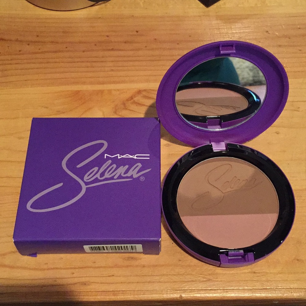 SOLD**Mac Selena Techno Cumbia Powder blush
